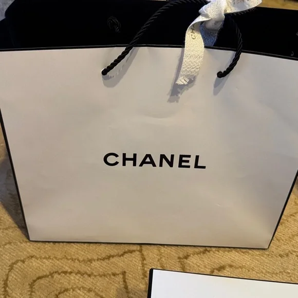 Chanel White Box with Black Accents - Picture 4 of 16